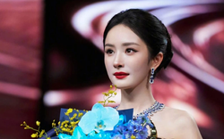 Từng bị chỉ trích bỏ bê con gái, Dương Mịch đã trả lời phỏng vấn ra sao mà dân mạng "quay xe", từ chê thành xuýt xoa khen cách cô dạy con?