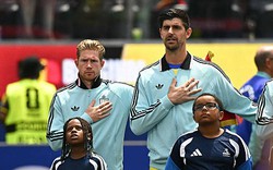 Khoảnh khắc gây xôn xao nhất World Cup: De Bruyne và Courtois "gương vỡ lại lành" sau bê bối từ mặt vì ngoại tình
