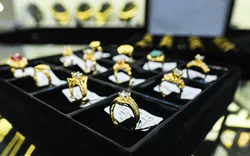 Giá vàng hôm nay (12/7): Người mua lỗ 'kép' sau một tuần
