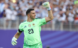Thủ môn Emiliano Martínez cứu thua xuất thần ở trận thắng Thuỵ Sĩ: Người hùng World Cup 2022 đang trở lại lúc Argentina cần anh nhất!