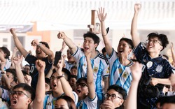 Không khí bùng nổ tại Hà Nội và TP.HCM: Fan Argentina ôm nhau ăn mừng 2 bàn thắng liên tiếp trong hiệp phụ