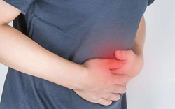 Người đàn ông 35 tuổi "gan trắng xoá" vì ngày nào cũng uống loại nước quen thuộc