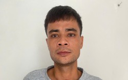 Nắm chặt gói giấy trắng chứa "chất lạ" trong lòng bàn tay, Đinh Cao Cường SN 1991 bị khởi tố
