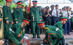 Truy điệu, an táng 5 hài cốt liệt sĩ hy sinh ở hang Đá Sập