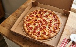 Vì sao hộp pizza hình vuông nhưng bánh pizza lại hình tròn?
