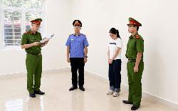 Kiểm tra nhà, bắt tạm giam Phạm Thị Huyền SN 1998 bán hàng online qua Zalo, Facebook