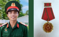 Truy tặng Huân chương Dũng cảm cho chiến sĩ hy sinh khi cứu 2 người bị điện giật