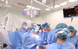 Hai món quà sự sống cùng lúc đổ về một bệnh viện, hàng trăm y bác sĩ bước vào cuộc đua sinh tử