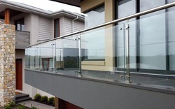 Vì sao ngày càng nhiều gia đình không còn chọn lan can inox? 2 loại vật liệu đang dần trở thành xu hướng mới