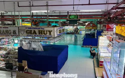 Ngỡ ngàng loạt tiệm vàng, kim cương "trùm mền" giữa chợ