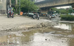 Đường nối Vành đai 3 Hà Nội xuống cấp, nhiều ổ gà nguy hiểm