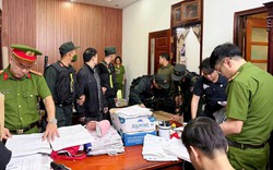 Công an phát thông báo tới tất cả người dân