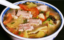 Một nhà 3 người cùng mắc ung thư tuyến giáp: "Thủ phạm" là món rau nhiều người tưởng ăn càng nhiều càng khỏe