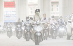 Bụi đất bủa vây đường Cầu Giấy, người dân Hà Nội khốn khổ vì ô nhiễm giữa công trường thi công