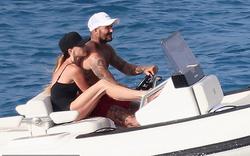 David Beckham và Victoria khiến dân tình nóng mặt với khoảnh khắc thân mật trên du thuyền