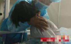 Bé gái 8 tuổi qua đời sau 30 ngày phát hiện ung thư thận, người cha thừa nhận: "Tôi là thủ phạm"