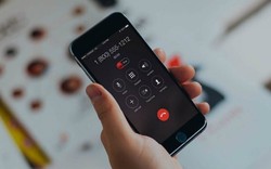 Vì sao điện thoại hiển thị đúng tên người thân gọi đến nhưng người dân vẫn bị kẻ gian lừa mất hàng trăm triệu đồng?