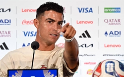 Ronaldo chỉ tay thẳng mặt phóng viên: "Tôi biết anh ghét tôi, tôi nhớ dai lắm!"