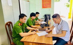 Công an xác minh giao dịch chuyển 70 triệu đồng vào tài khoản 55112xxxxx Techcombank, một người đàn ông được mời làm việc