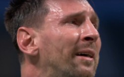 Messi khóc nức nở sau khi sút hỏng penalty: "Tôi sợ mình đã làm các đồng đội thất vọng"