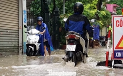 Mưa lớn kéo dài, gần 80 tuyến phố trung tâm Hải Phòng ngập sâu