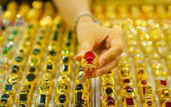 Giá vàng trượt xa mốc 150 triệu đồng/lượng, người mua lỗ 6,5 triệu đồng từ đỉnh tháng 7