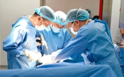 Ca mổ đầu tiên sau lễ khai trương hoạt động Bệnh viện Việt Đức cơ sở Ninh Bình