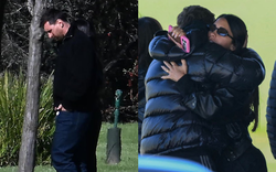 Messi cúi đầu lặng lẽ, Antonela ôm chầm lấy người thân trong tang lễ riêng tư của bố