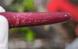 Phát hiện chiếc bút khắc chữ 'Nguyễn Xuân Hải' trong mộ liệt sĩ vô danh