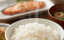 3 thói quen ăn cơm cần bỏ ngay