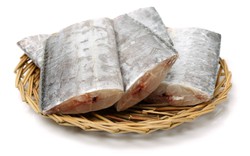 Không phải cá hồi, loại cá bình dân này giàu canxi gấp 4 lần sữa, DHA cũng cao đáng nể