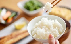 Khi nấu cơm chỉ cần thêm vài giọt nước này, điều bất ngờ sẽ xảy ra khi cơm chín