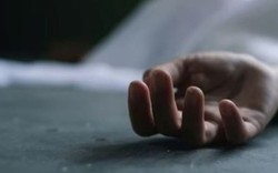 Bé gái bất ngờ sốt cao, sợ gió, sợ nước rồi tử vong