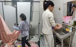Nhân viên bán hàng SN 2006 thuê nhà vệ sinh 190.000 để tiết kiệm, giờ thế nào?