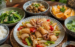 Mực xào muốn giòn ngọt như ngoài hàng, bí quyết lại nằm ở lúc chưa bật bếp
