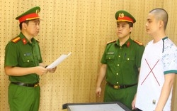 Thi hành lệnh bắt tạm giam Giám đốc công ty xuất nhập khẩu Quàng Văn Tân SN 2000