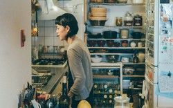 Vì sao kệ bếp mở từng rất được ưa chuộng nhưng ngày càng nhiều gia đình dùng vài năm rồi muốn bỏ?