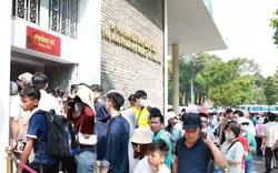 Từ lúc thu phí máy ảnh, doanh thu Dinh Độc Lập ra sao?