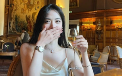 Vì sao khi đi ăn ở nhà hàng fine dining, ly rượu gần cạn không nên tự rót?