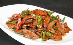Người đàn ông suy gan cấp sau khi ăn gan lợn