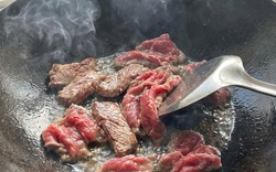 Vì sao đầu bếp chuyên nghiệp không ướp thịt bò với muối?