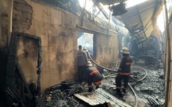 Xưởng gỗ ở Hà Nội tan hoang sau vụ cháy khiến 3 người tử vong