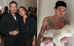 Brooklyn Beckham khoe hình xăm đè lên chữ "mama's boy" vốn dành cho mẹ - Victoria