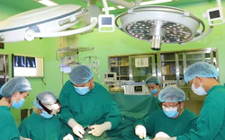 Nam thanh niên đứt lìa hai chân được nối liền thành công