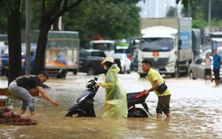 Hà Nội chuẩn bị kịch bản 'chống tê liệt' giao thông khi mưa cực đoan