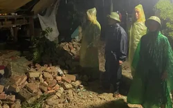 Sập nhà ở Hà Nội do mưa giông, cụ ông được đưa đến bệnh viện cấp cứu kịp thời