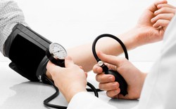 20 tuổi, huyết áp 180/100 mmHg, bất ngờ phát hiện u tuyến thượng thận