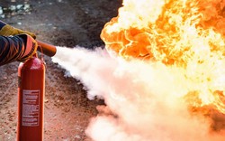 Danh tính người đàn ông phóng hỏa đốt nhà, ôm người tình giữa đám cháy