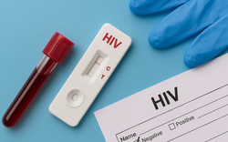 1 con đường lây nhiễm HIV dễ bị bỏ qua: Đừng bao giờ dùng chung những thứ này