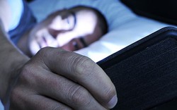Lời khuyên cho những người vừa mở mắt đã kiểm tra tin nhắn điện thoại